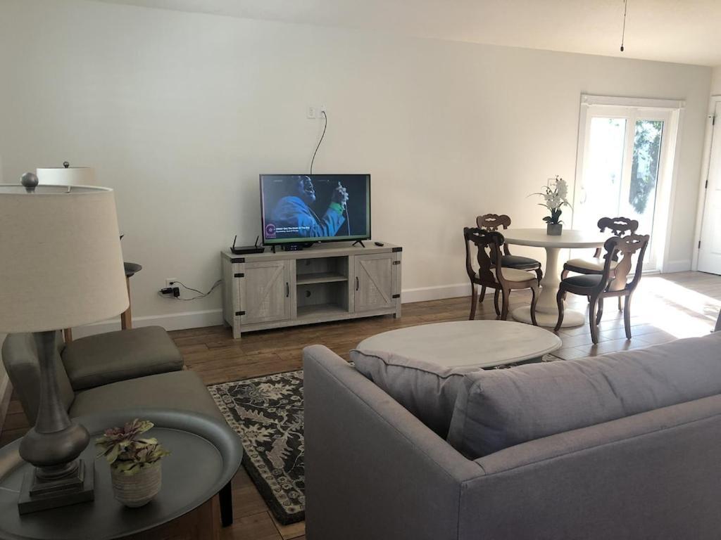 סיינט אגוסטין Modern, Upscale, And New Blue Bungalow In The Heart Of Downtown St Augustine מראה חיצוני תמונה