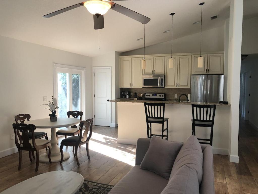 סיינט אגוסטין Modern, Upscale, And New Blue Bungalow In The Heart Of Downtown St Augustine מראה חיצוני תמונה